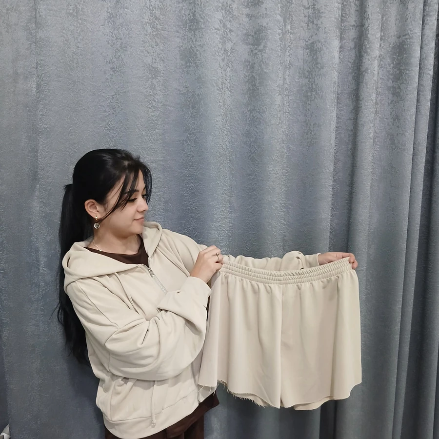 Şortikli haki sport kostýumy — 2