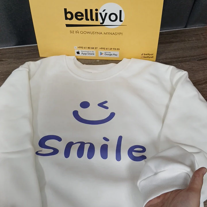 Smile ýazgyly ak switşot — 2