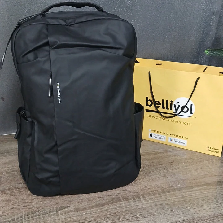 Suw geçirmeýän gara noutbuk rýukzagy — 2