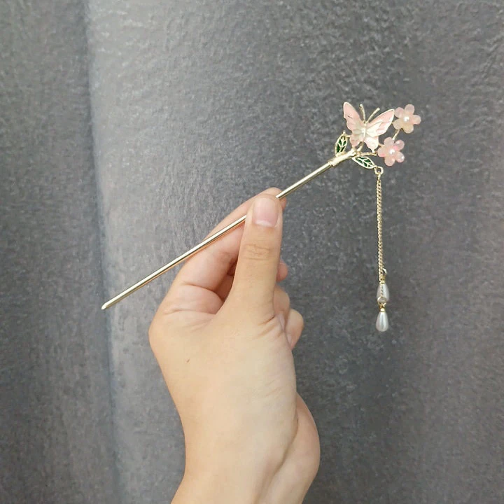 Kebelekli gülgüne şpilka — 2
