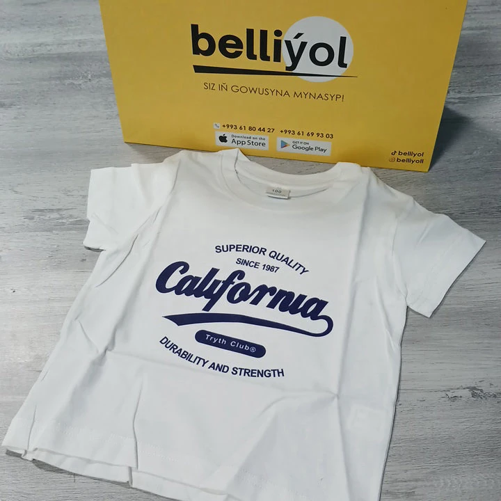 California ýazgyly ak çaga futbolkasy — 2