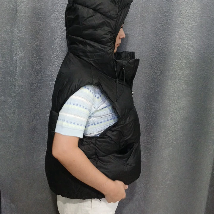 Kapişonly gara ýeňsiz — 3