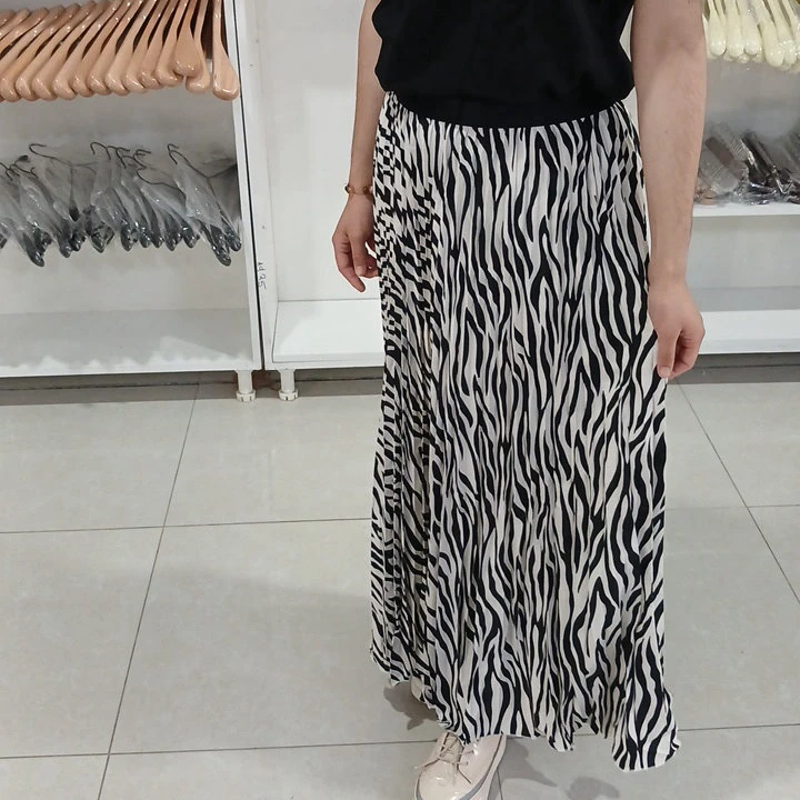 Zebra nagyşly ak-gara ýubka — 2