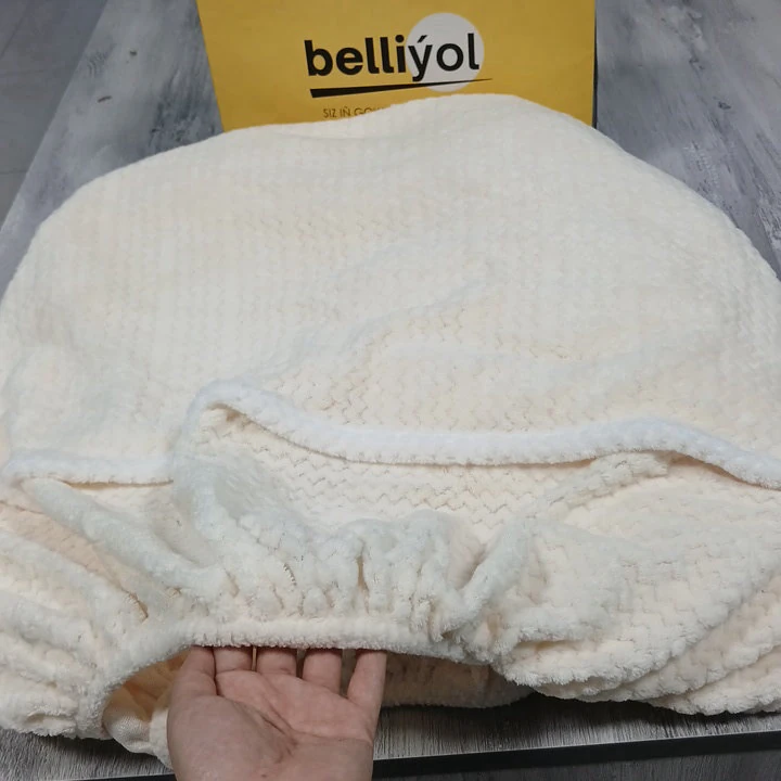 Zolakly açyk bež matras düşekçesi — 2