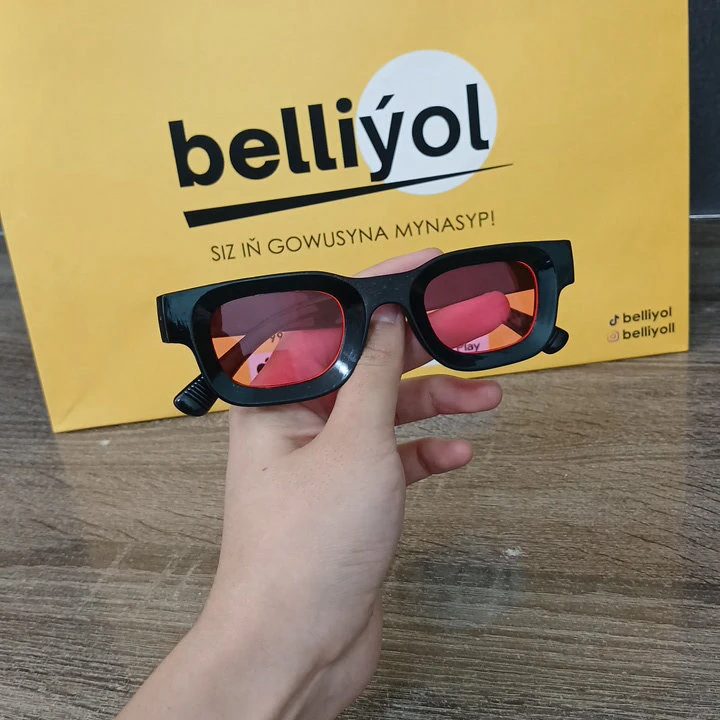 Gülgüne aýnaly galyň gara äýnek — 2