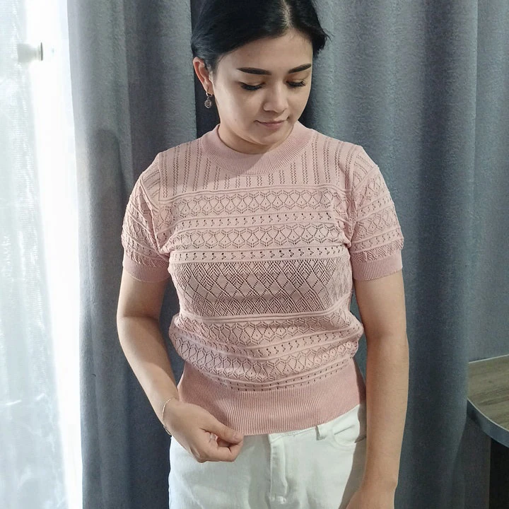 Deşikli gülgüne örme futbolka — 2