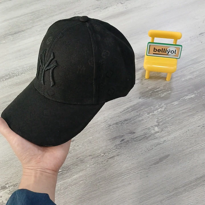 Gül suratly gara kepka — 2