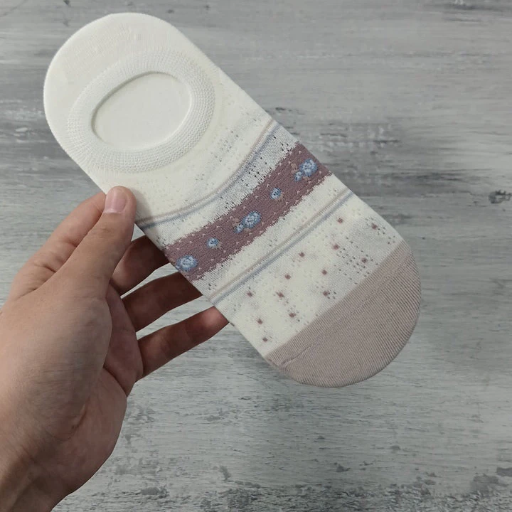Gyrmyzy gülli gizlin jorap — 2