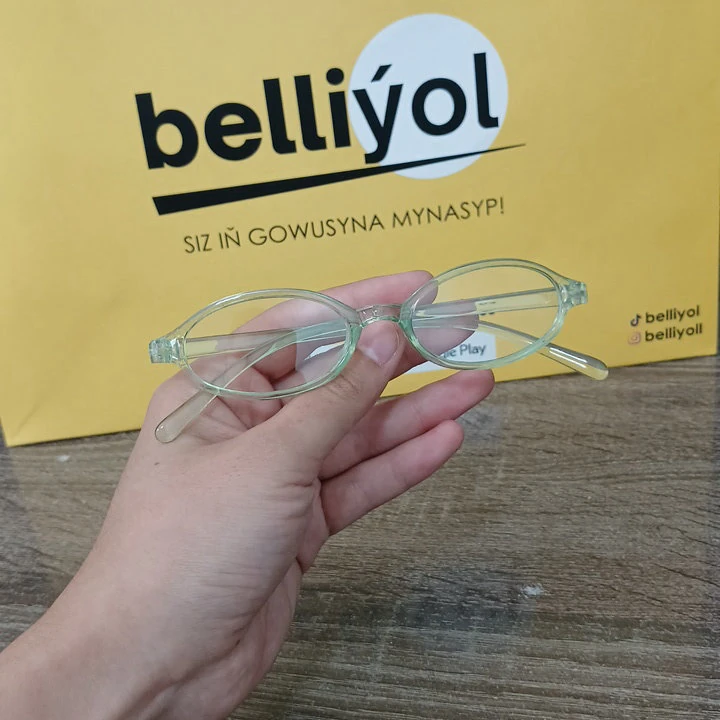 Inçe dury açyk ýaşyl äýnek — 2