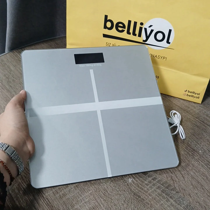 Kümüş reňkli agram terezisi, zarýadly — 2