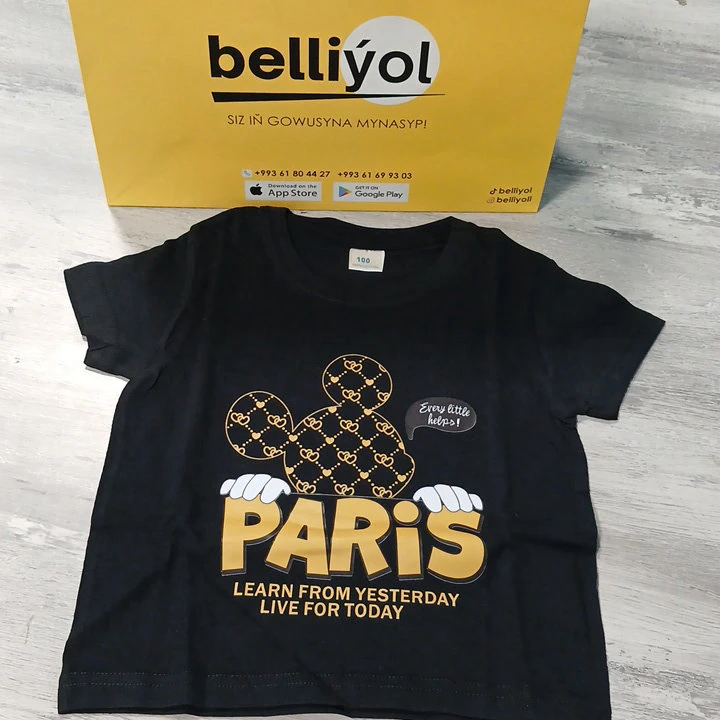 Paris ýazgyly gara çaga futbolkasy — 2