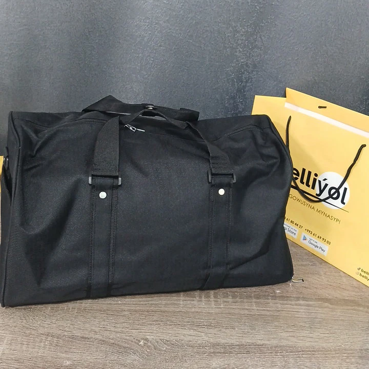Aýakgap bölümli gara sport sumkasy — 2