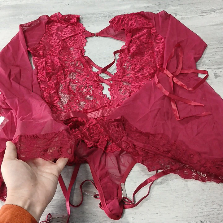 Красное кружевное боди — 2