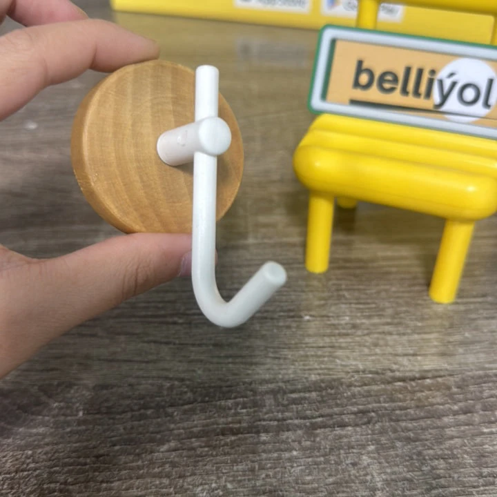 Ak j görnüşli çeňňek — 2