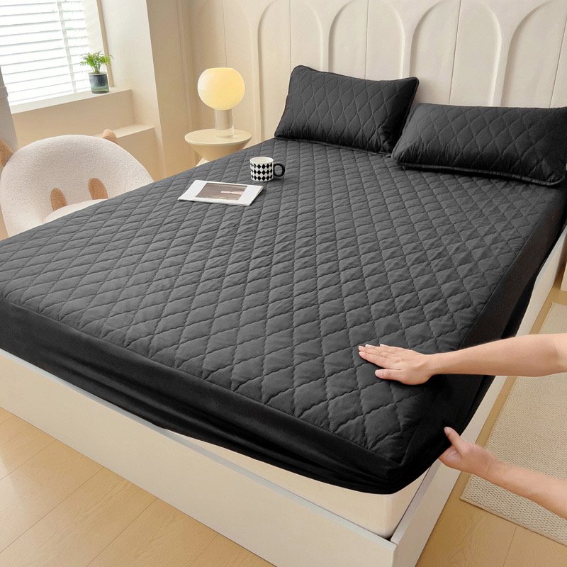 Suw geçirmeýän gara matras örtügi