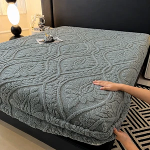 Nagyşly ýaşyl-çal matras düşekçesi