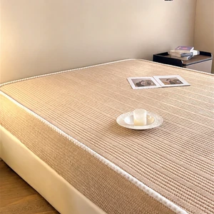 Zolakly bež matras düşekçesi