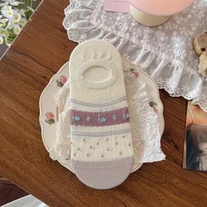 Gyrmyzy gülli gizlin jorap