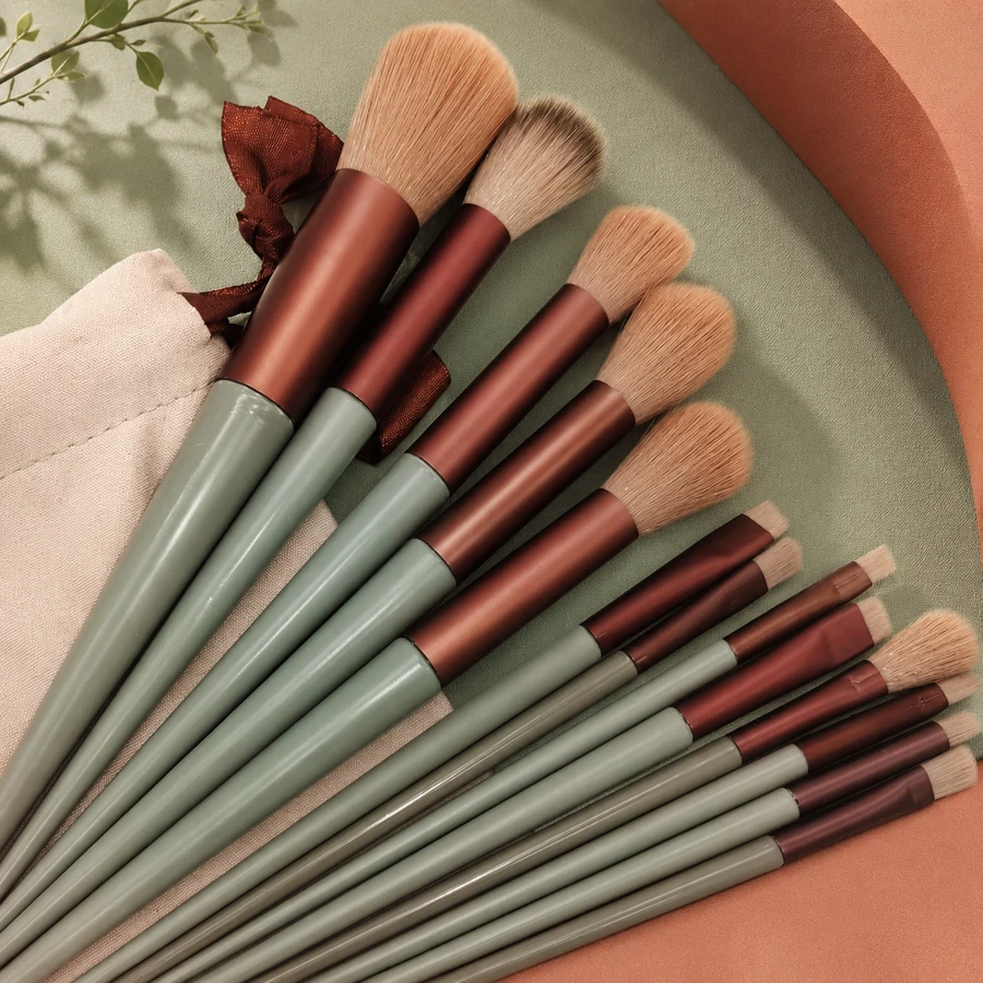 Makiýaž üçin goňur çotga toplumy, 13 sany