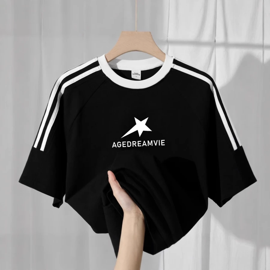 Ýyldyzly gara futbolka