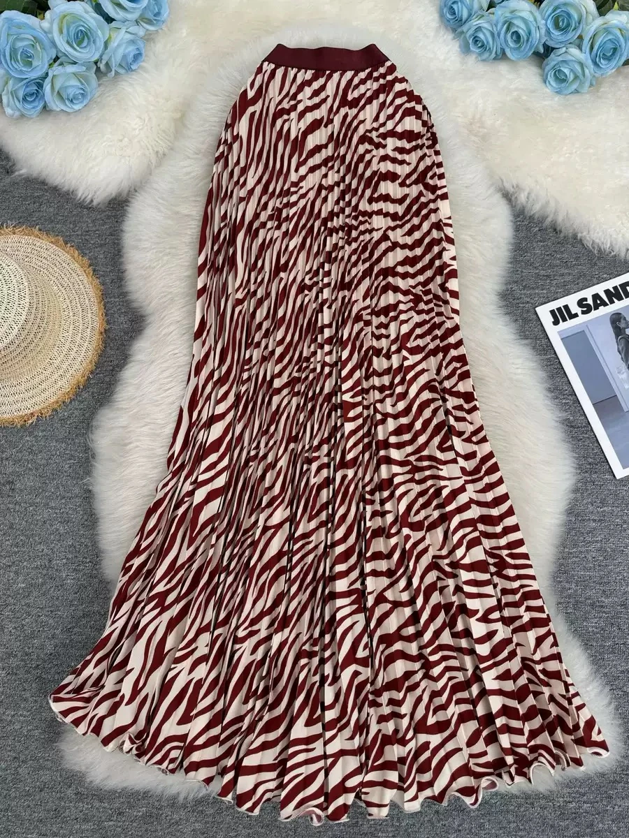 Zebra nagyşly goýy gyzyl ýubka