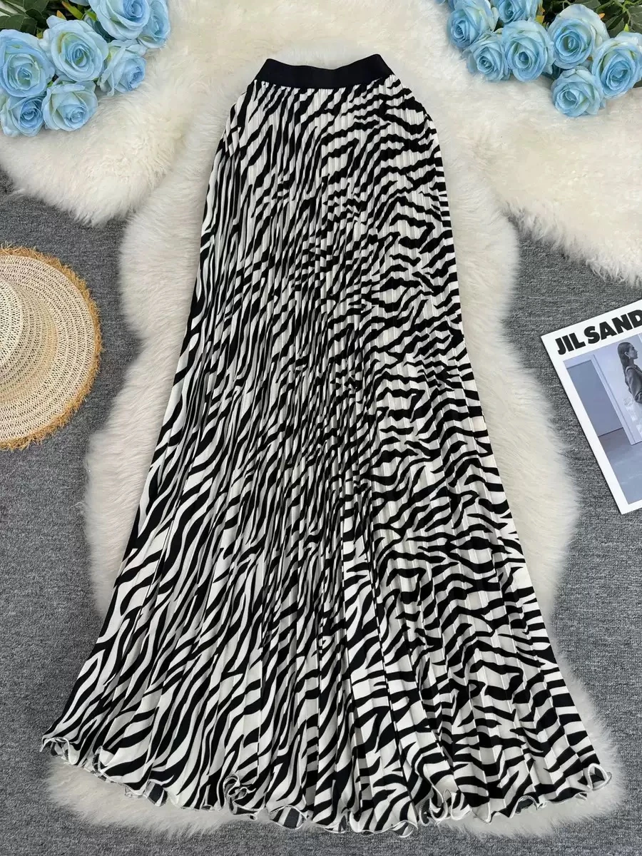 Zebra nagyşly ak-gara ýubka