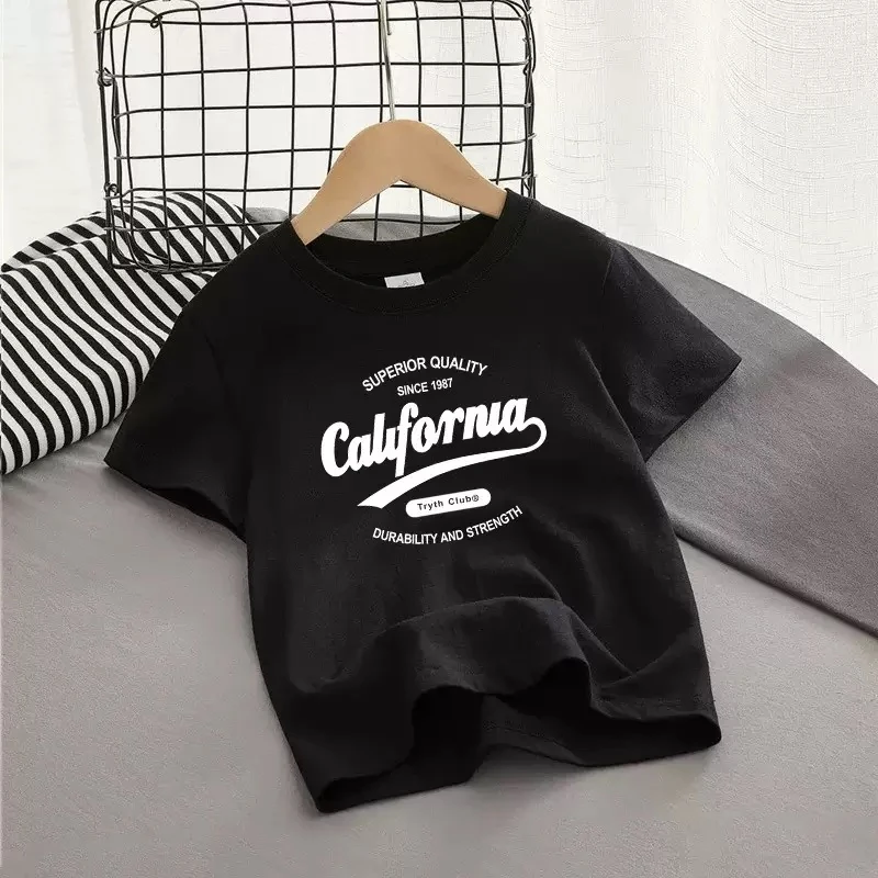 California ýazgyly gara çaga futbolkasy